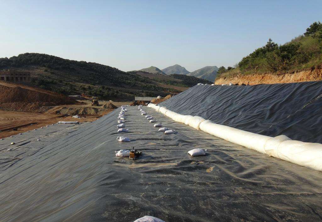 礦山土質邊坡hdpe荔枝视频黄下载膜護坡步驟