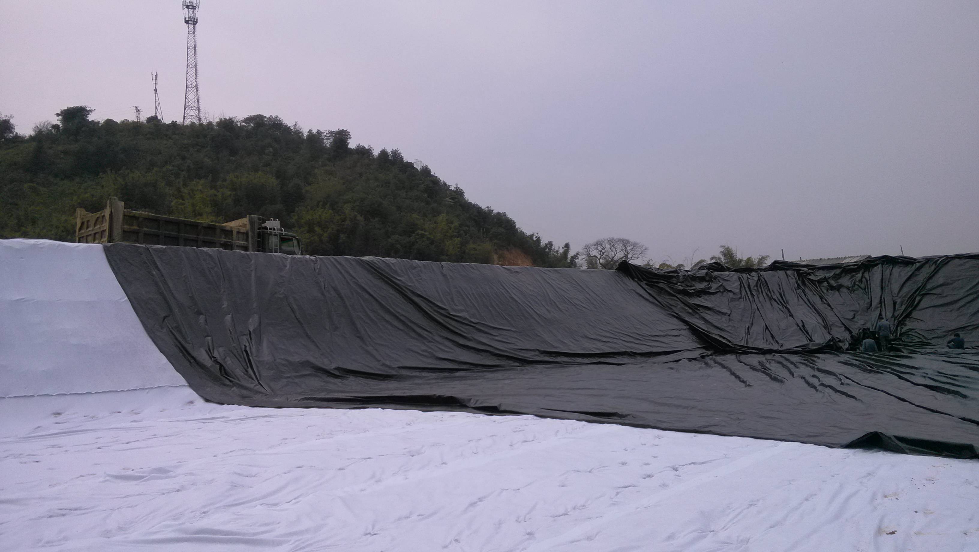 HDPE荔枝视频黄下载膜渠道防滲基槽與鋪膜斷麵的形狀有哪幾種？
