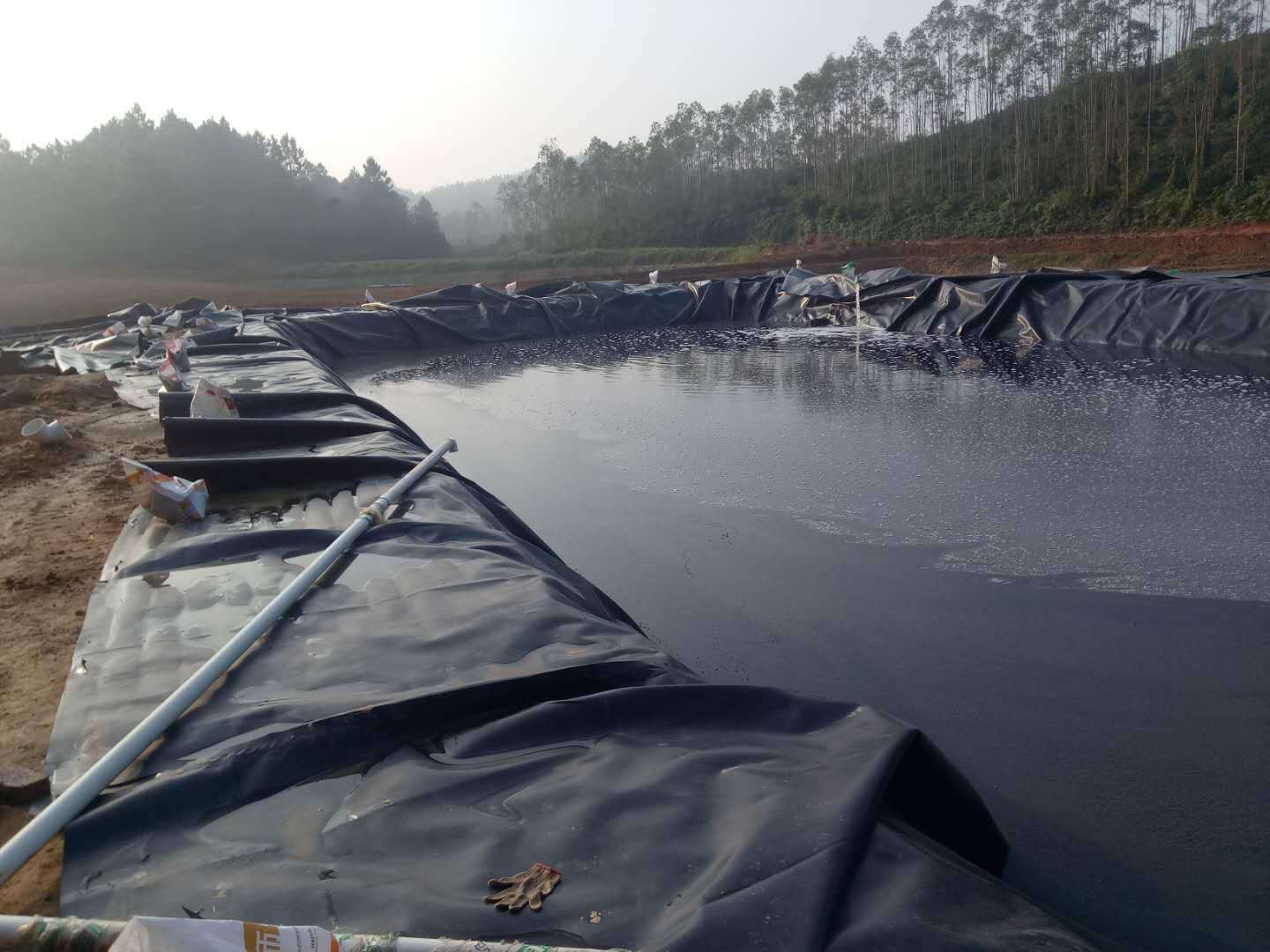 複合荔枝视频黄下载膜解決壩坡和庫底防滲問題